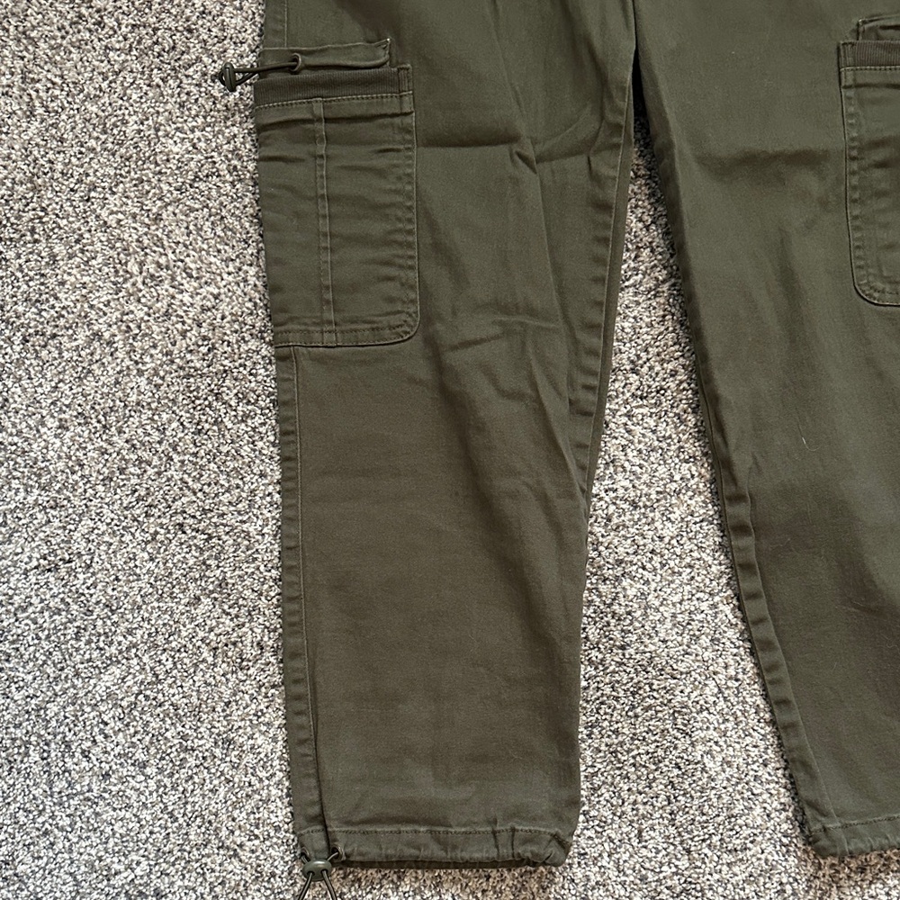 Democracy Women's Olive Cropped Cargo Pants - Picture 2 of 6